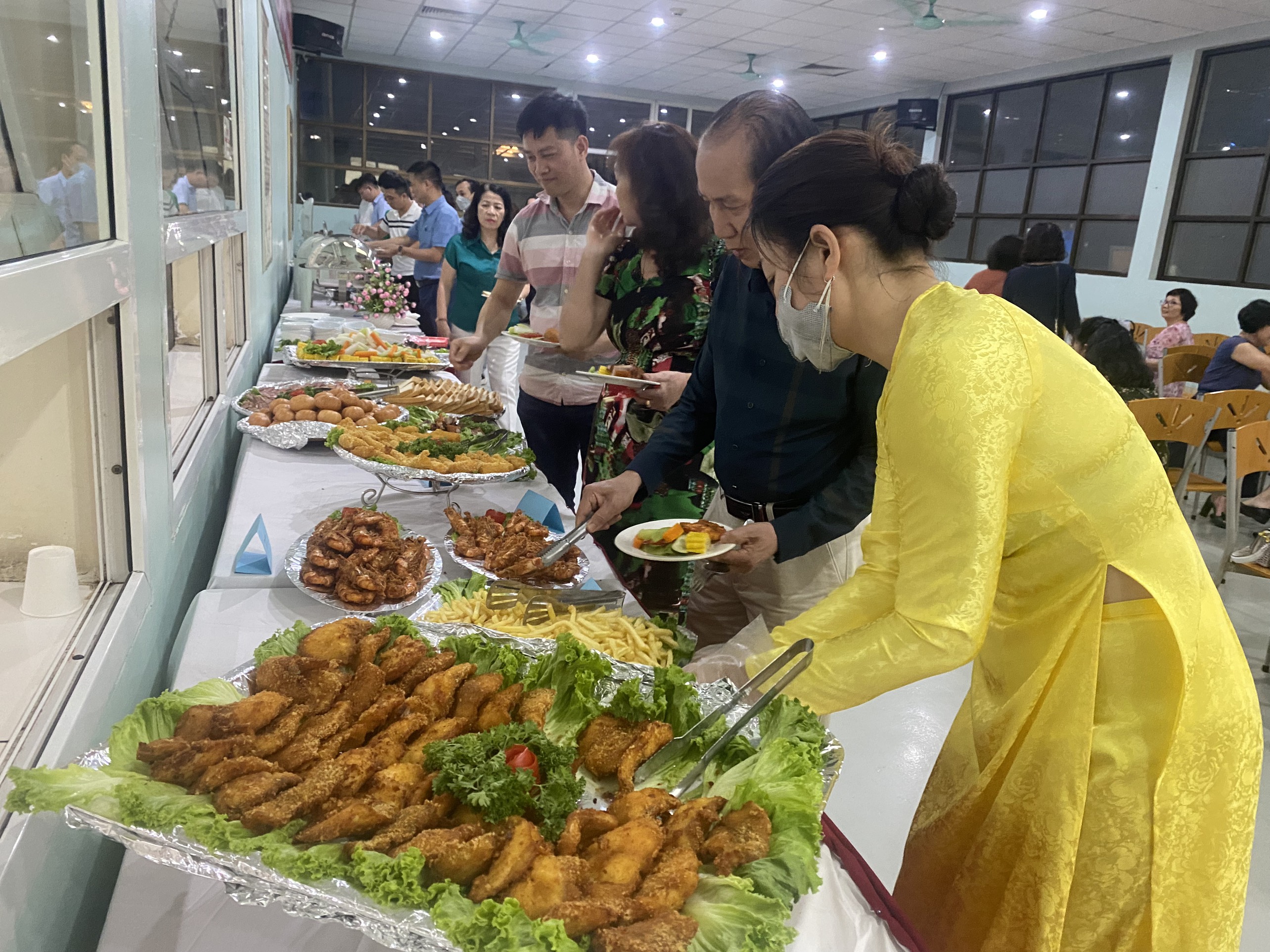 Tiệc Buffet tại công ty bao bì in nông nghiệp ở huyện Thanh Trì 95 khách
