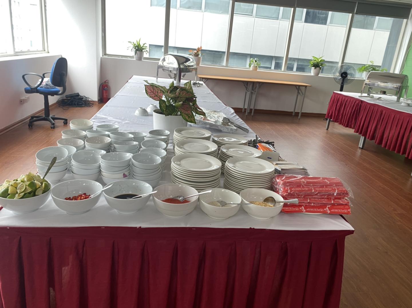buffet tại chỗ ở Long Biên