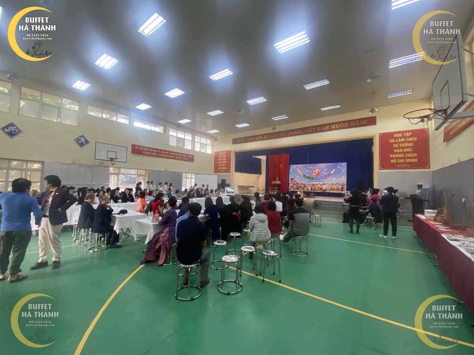 buffet tại nhà ở Ba Đình