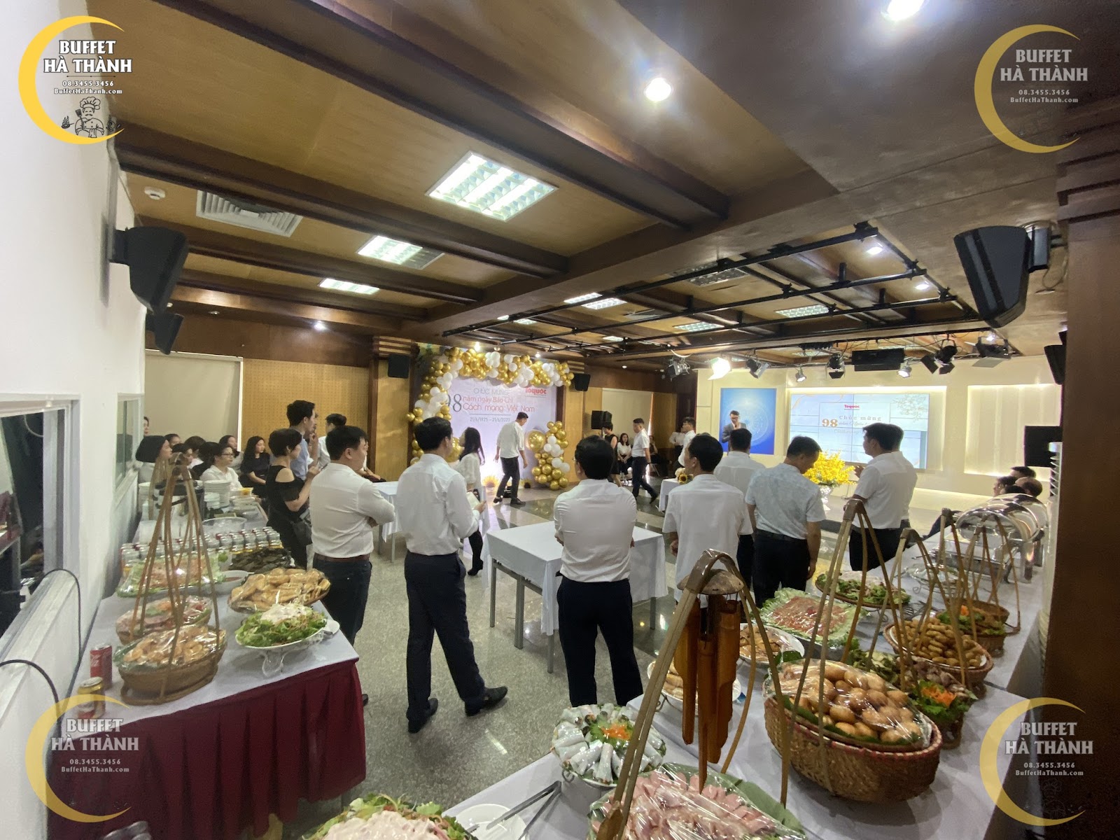 tổ chức buffet cho công ty ở Thanh Trì